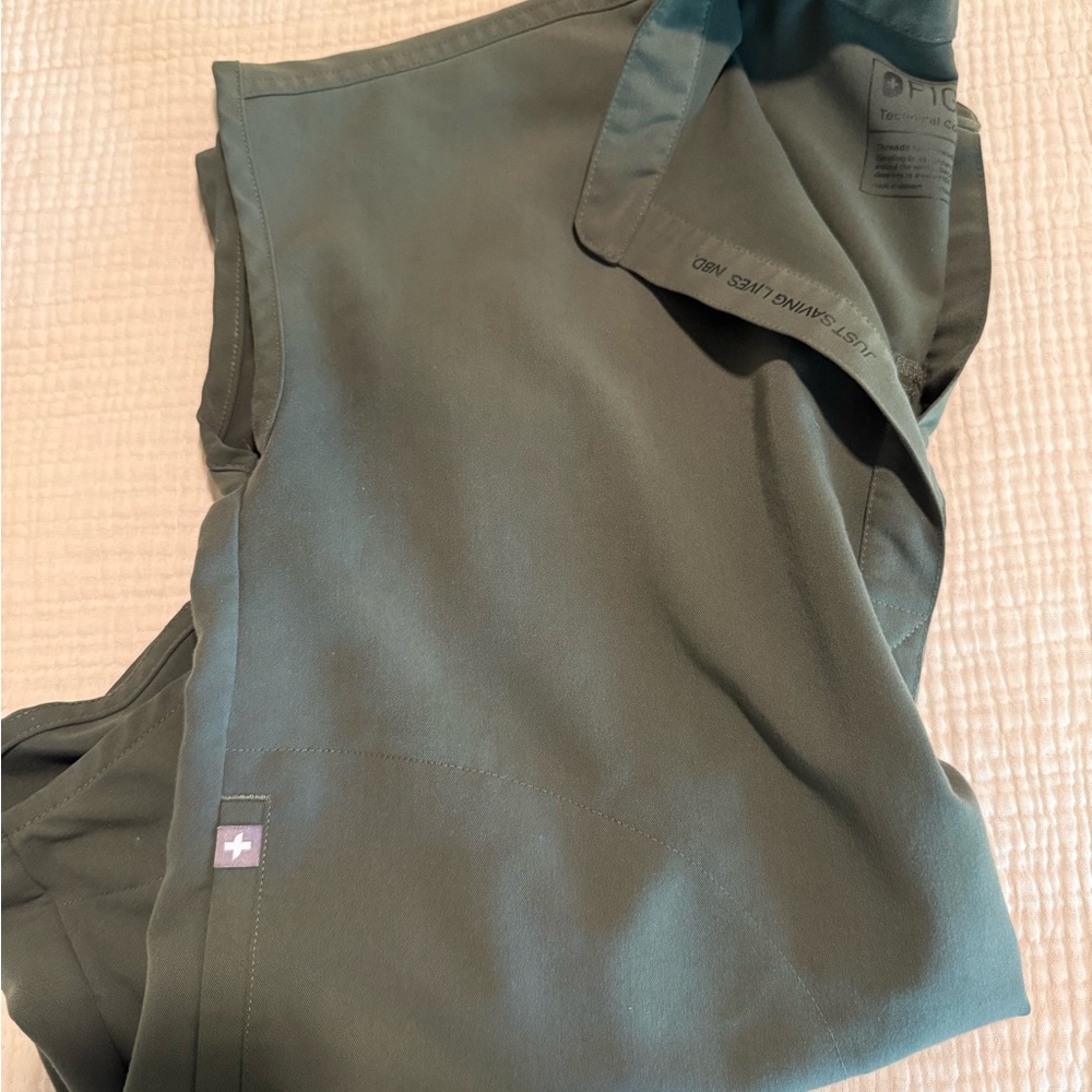 FIGS XXS Moss Rafaela Scrub Top - Picture 2 of 5